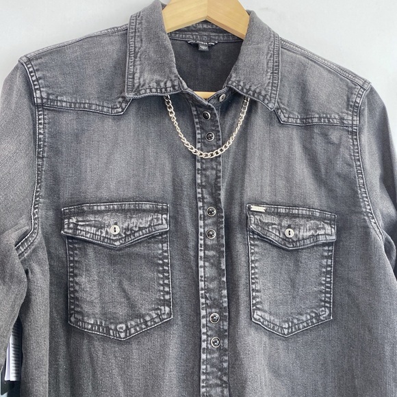 GUESS Collar Chain Chambray snap button shirts black  L - Picture 3 of 9